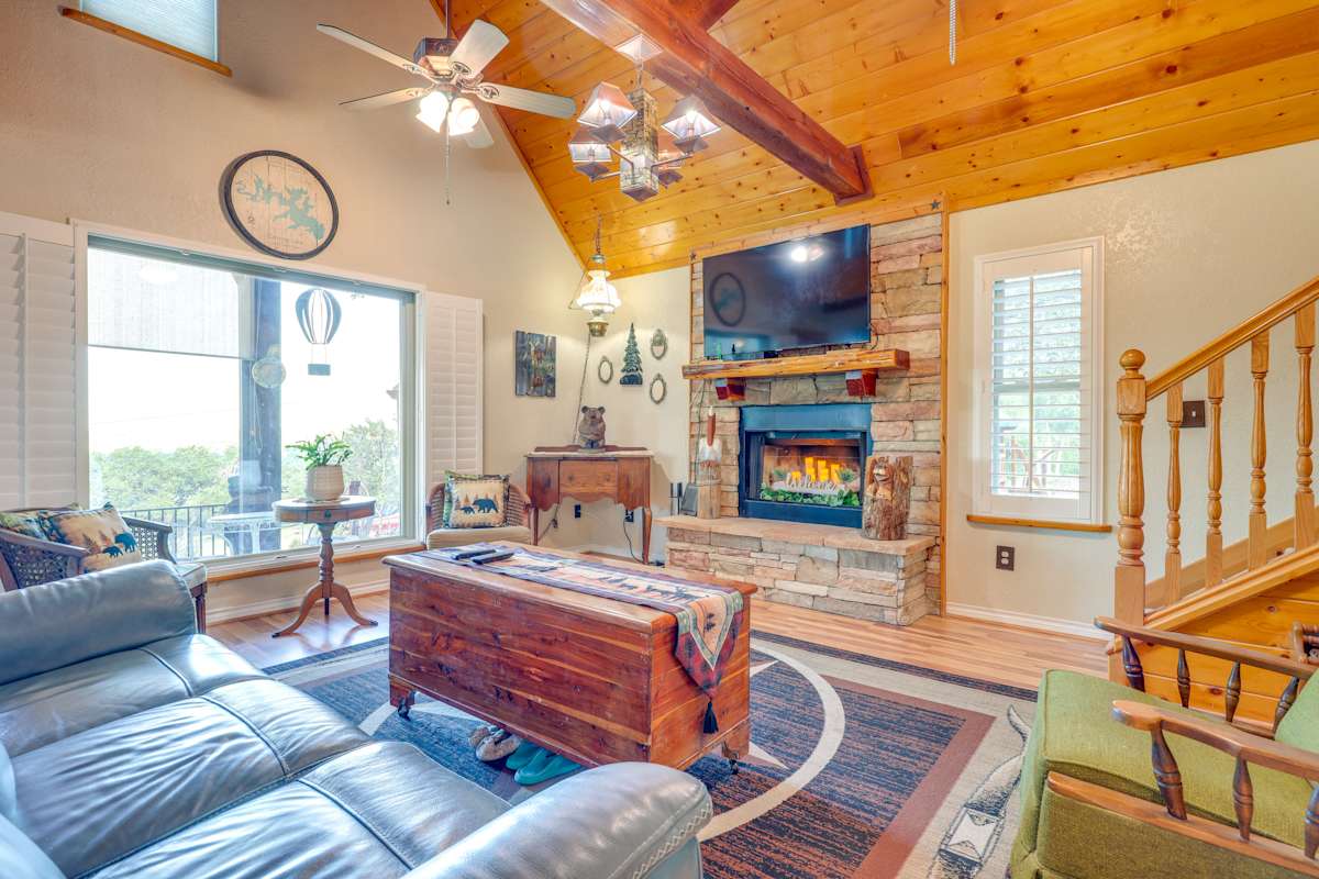 PetFriendly Canyon Lake Cabin, 1 Mi to Water! Evolve