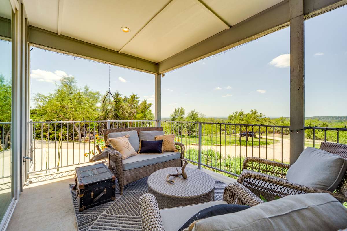 Chic House in Spring Branch w/ Lush Outdoor Space! Evolve