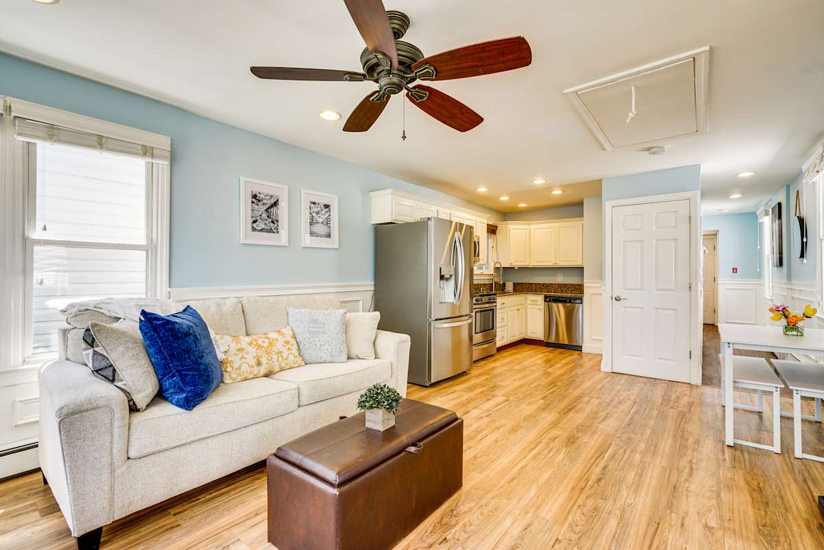 New Jersey Abode Near Theme Parks, Walk to Beach Keansburg, NJ Evolve