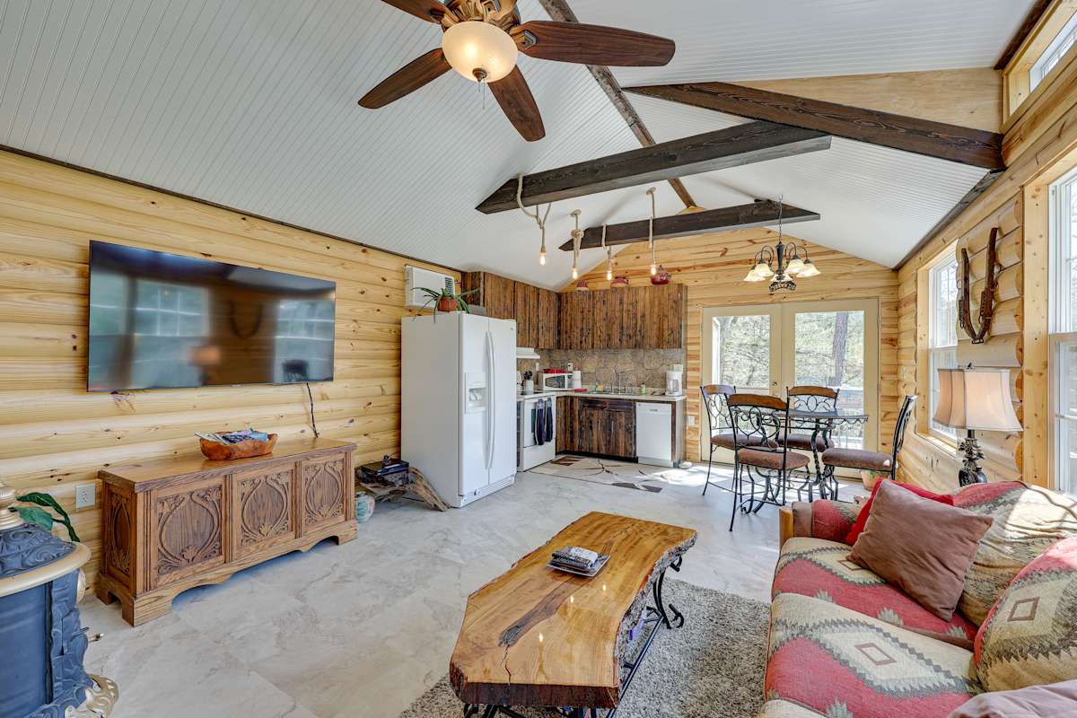 Cliffside Eureka Springs Cabin w/ Beaver Lake View Evolve