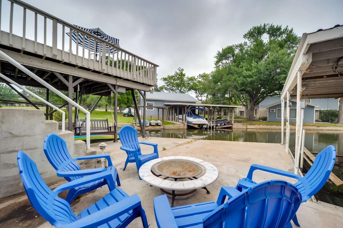 Lakefront Granite Shoals Escape w/ Dock & Canoe! Evolve