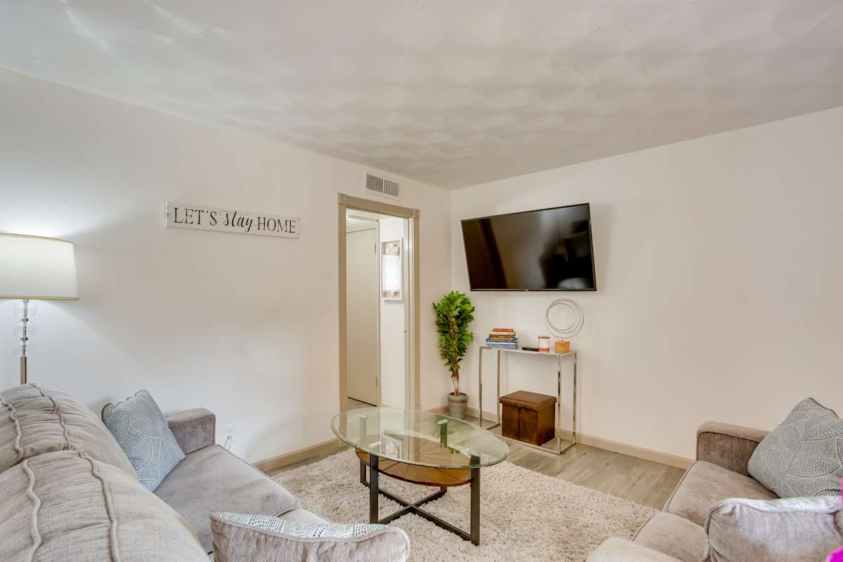 Lovely Dallas Vacation Rental 2 Mi to Deep Ellum Evolve