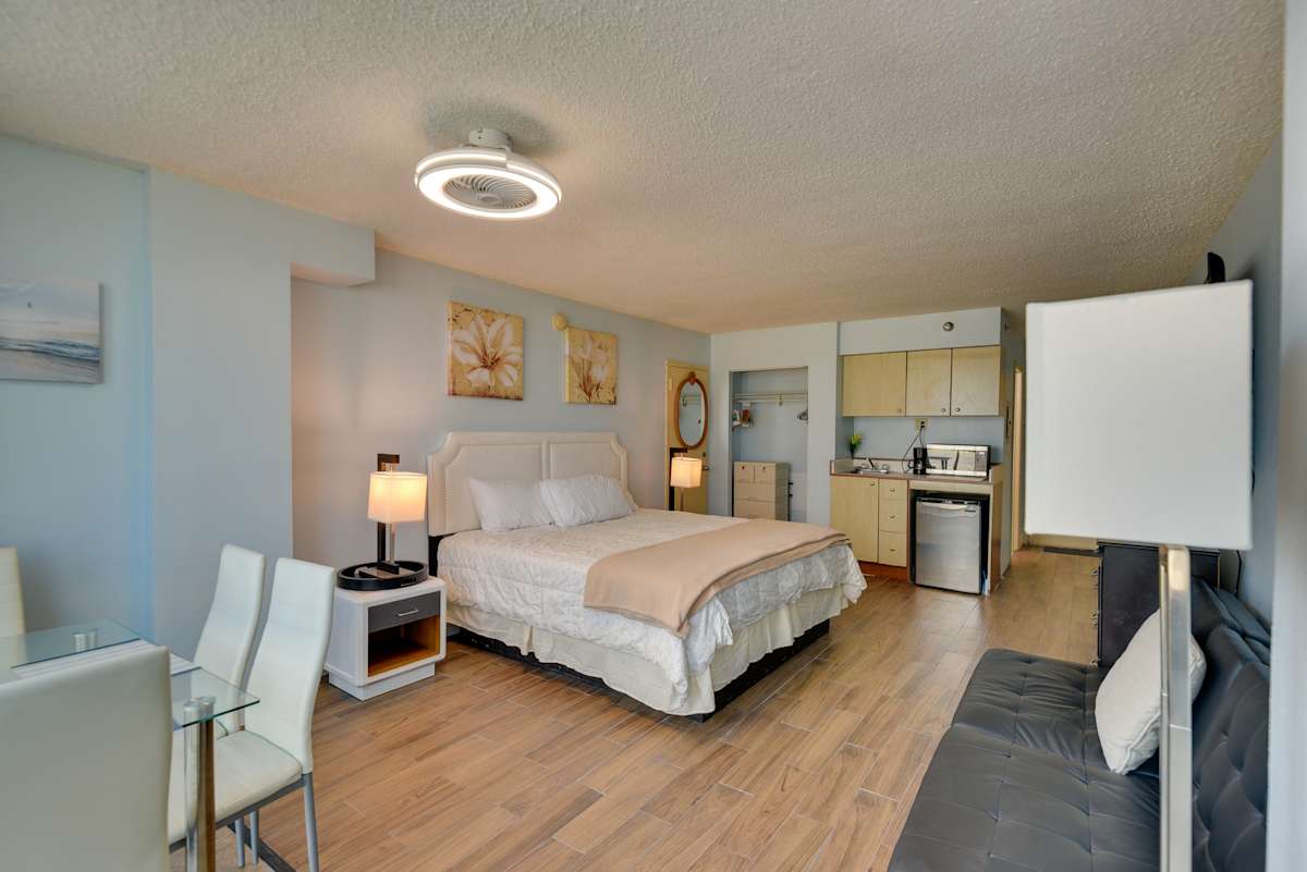 Sunny Daytona Beach Studio w/ Resort Amenities! Evolve