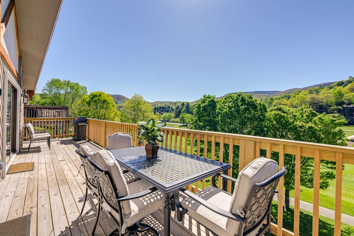 Charming Condo on Sky Valley Golf Course! Evolve