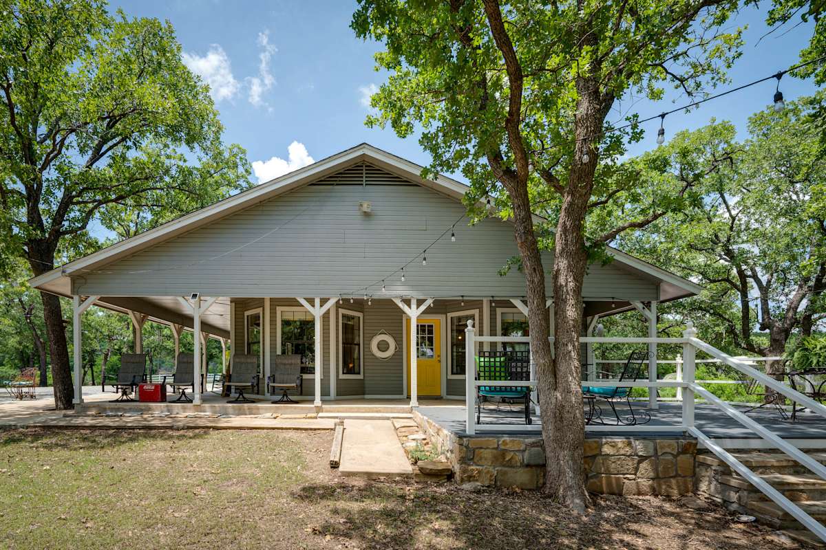 Charming Lake Bridgeport Cabin Dock & Boat Slip! Chico, TX Evolve