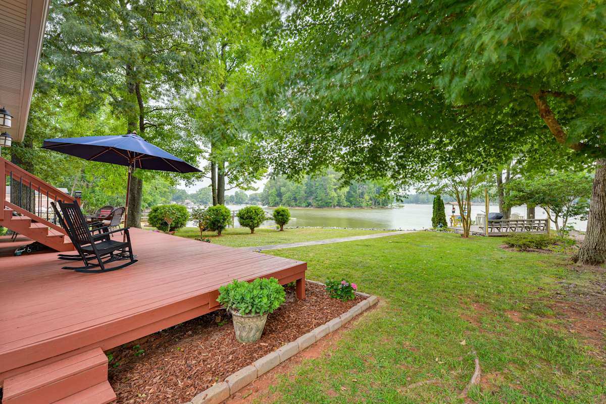Lakefront Lexington Vacation Rental w/ Dock! Evolve