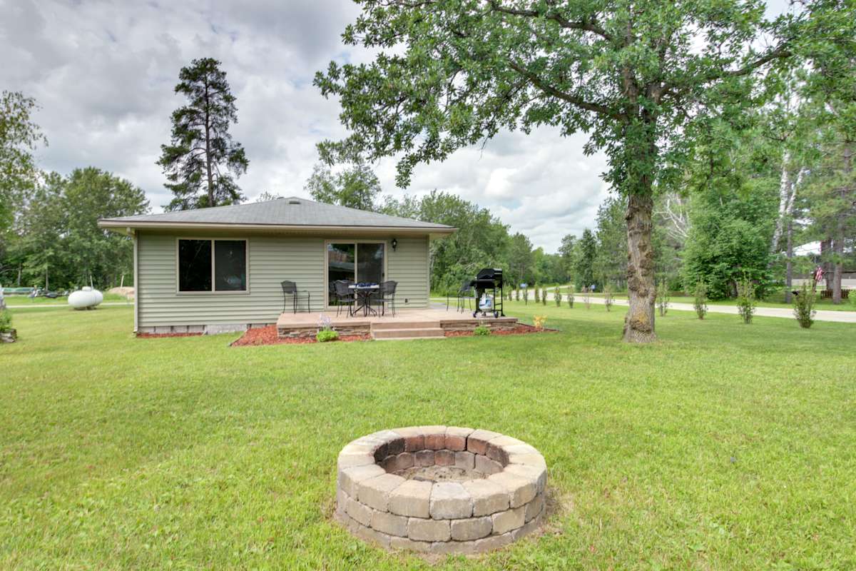 Lake of the Woods Cabin Rental Walk to Marina Baudette, MN Evolve