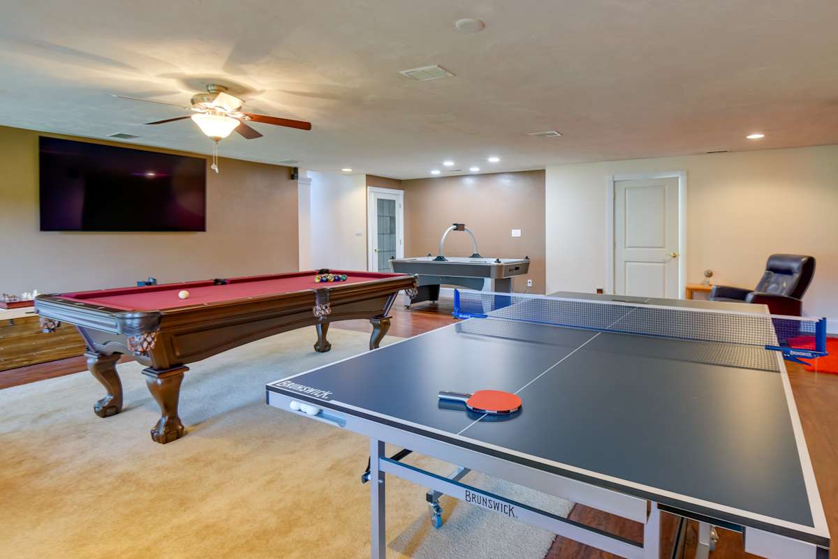 Conway Retreat Private Hot Tub, Deck & Game Room! Center Conway, NH