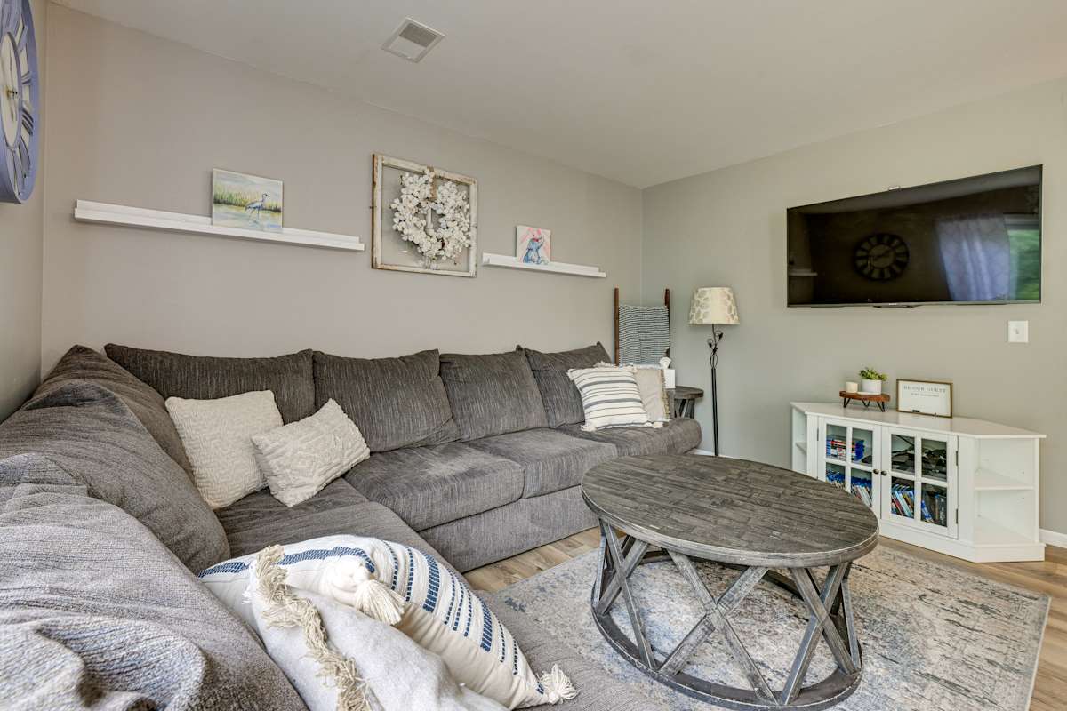 DogFriendly Baraboo Vacation Rental w/ Yard! Evolve