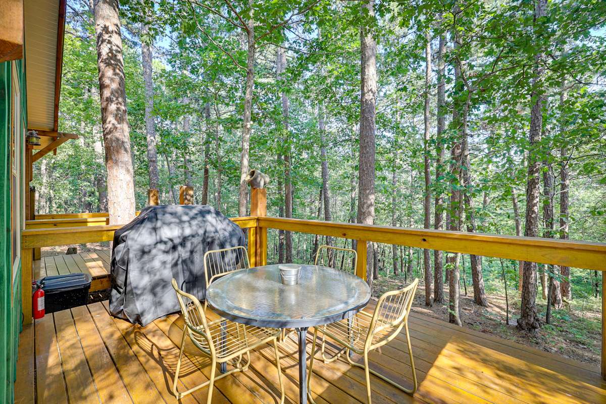 PetFriendly Eureka Springs Rental w/ Private Deck Evolve