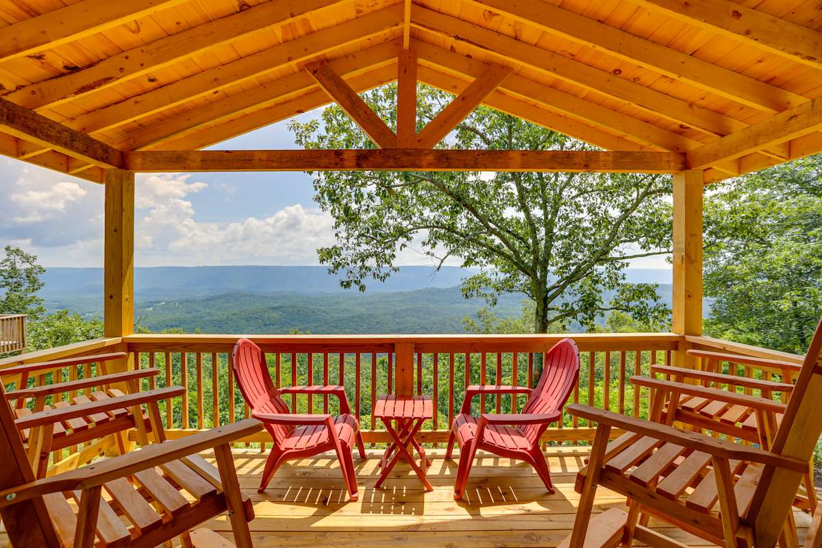 Charming Flat Rock Retreat w/ Patio, Grill & Deck! Evolve