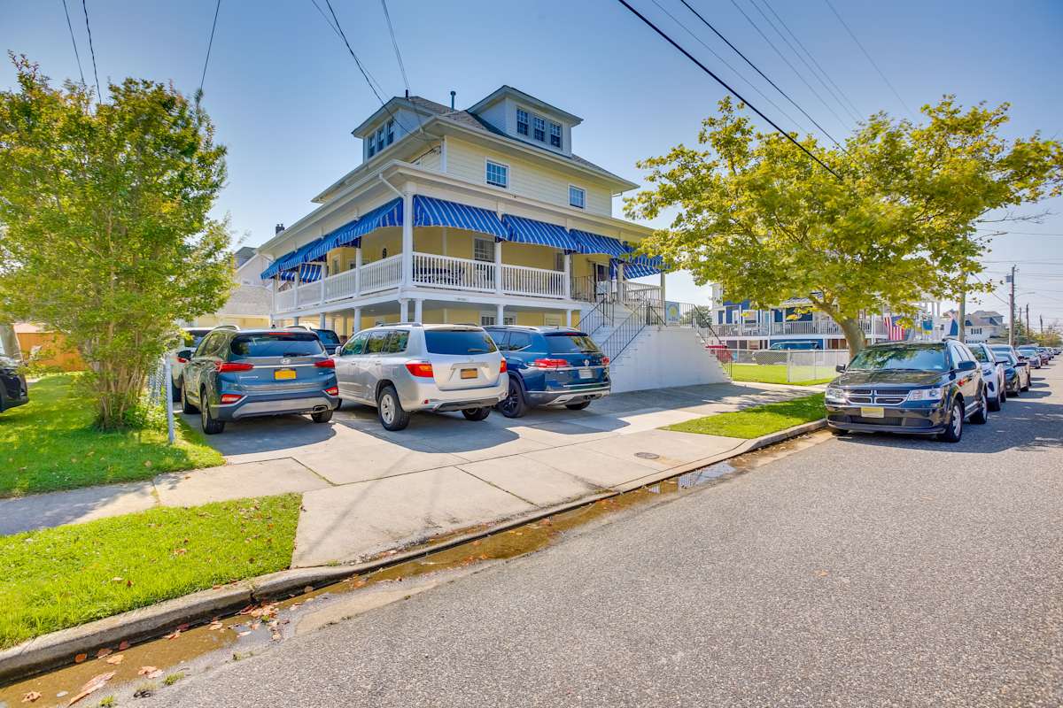 Spacious Jersey Shore Getaway Walk to Beach! Wildwood, NJ Evolve