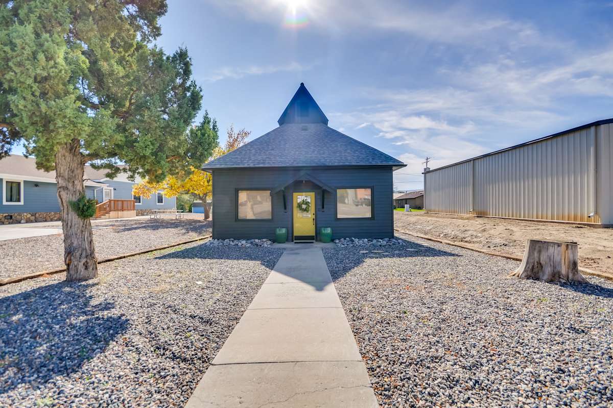 PetFriendly Thermopolis Home Walk to Town! Evolve