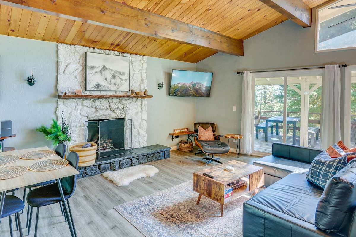 Running Springs Cabin Rental w/ Large Deck & Grill Evolve