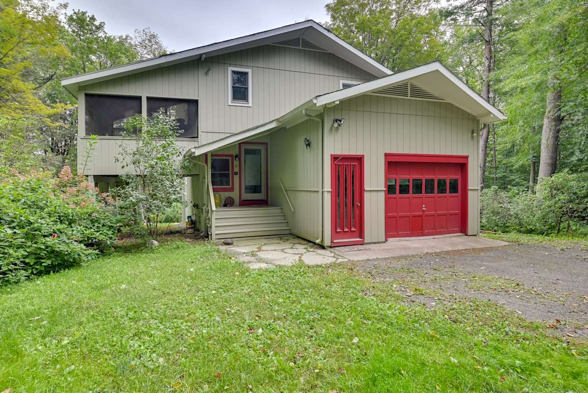 Spacious Tolland Home w/ Deck + Screened Porch! Evolve