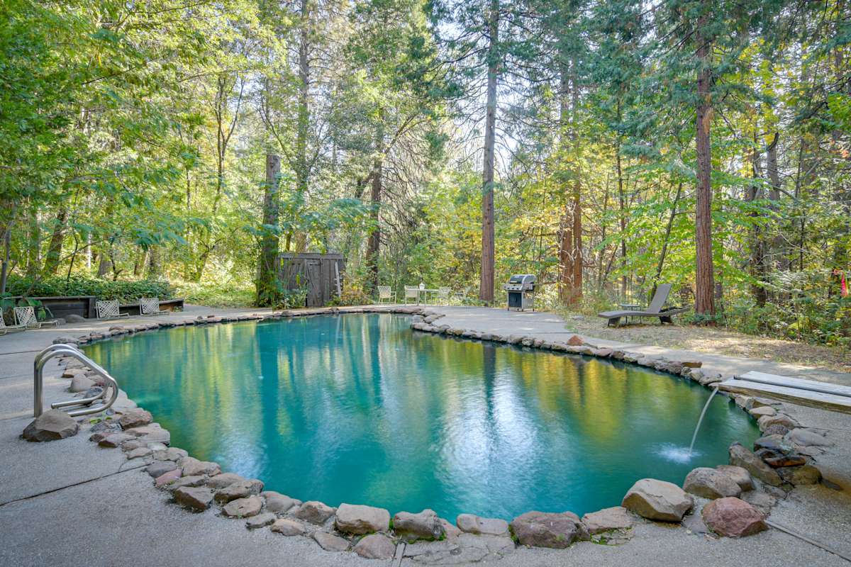 Secluded Cohasset Home w/ Pool & Screened Porch! Evolve