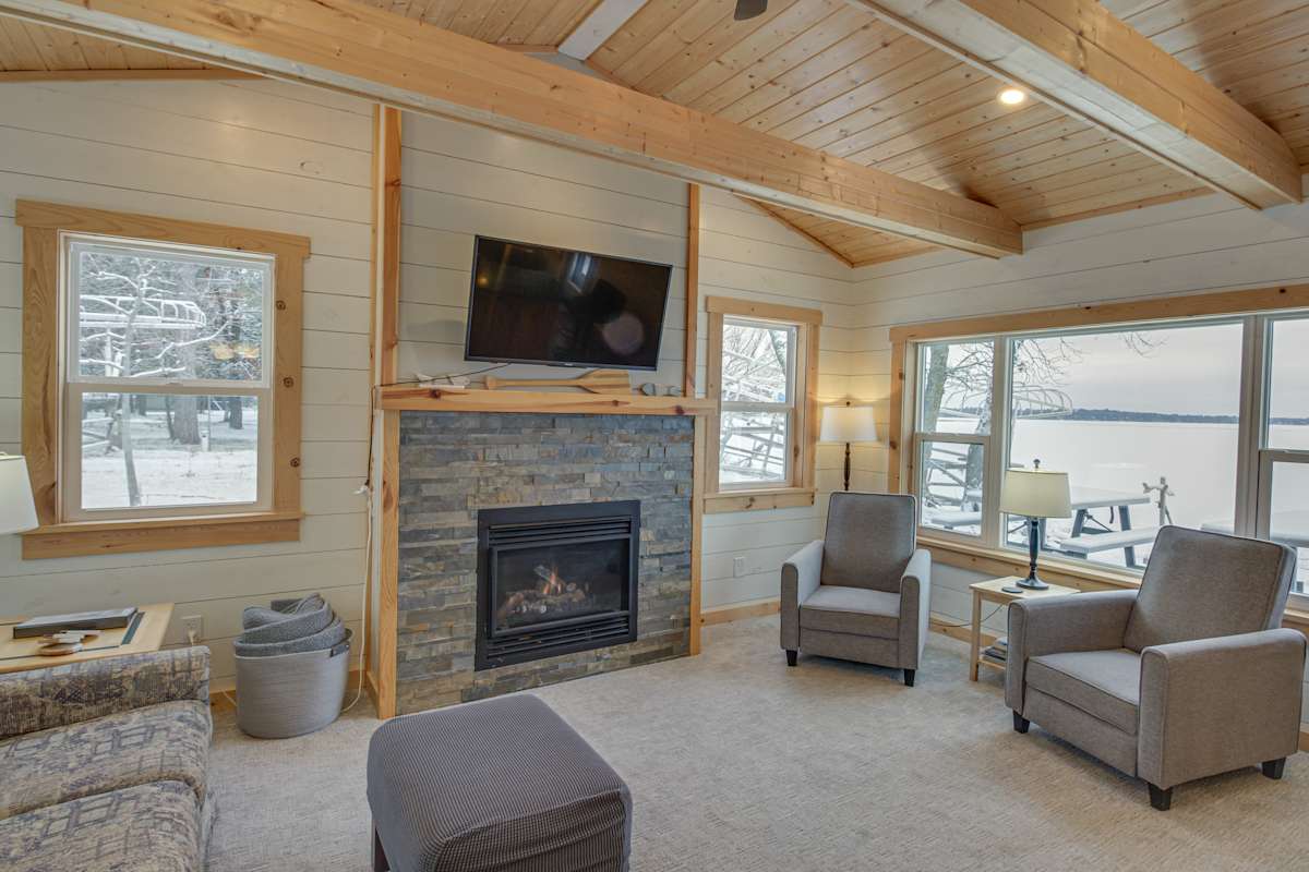 Cabin on Lake Hubert w/ Private Deck + Boat Dock Nisswa, MN Evolve