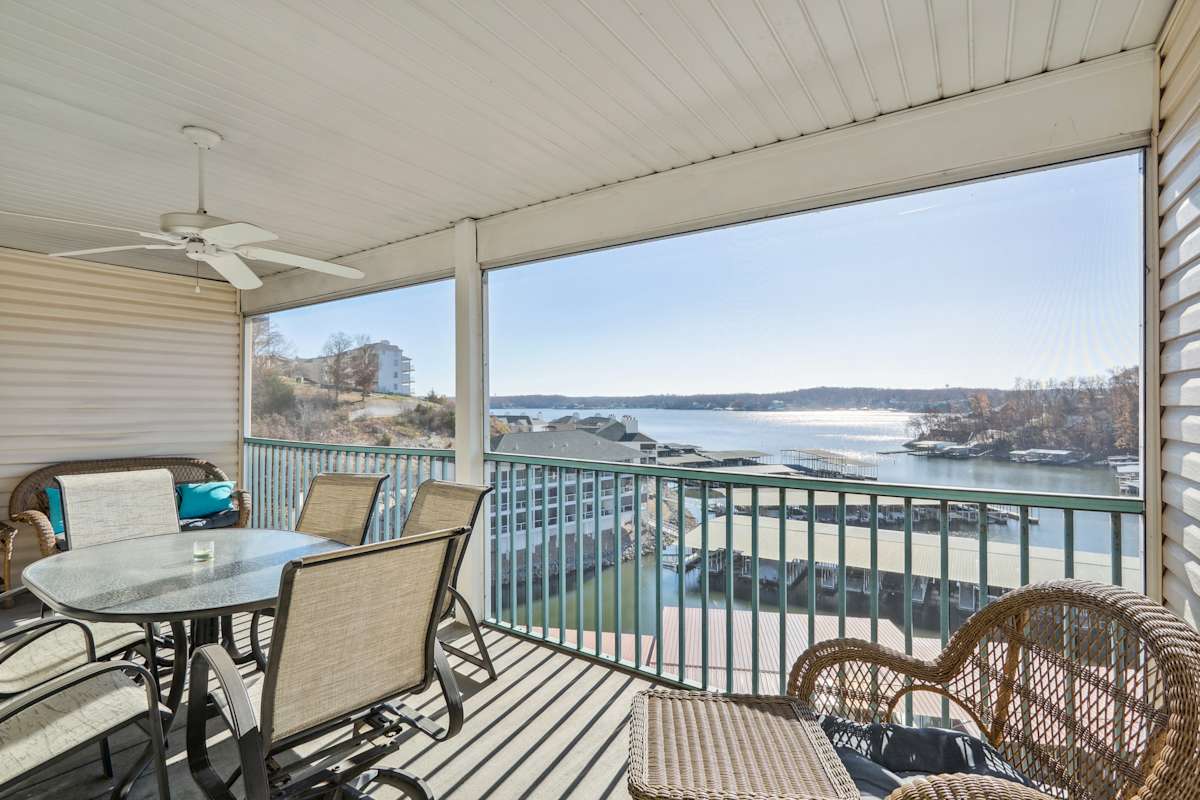 Lake Ozark Condo w/ Screened Balcony & Lake Views! Evolve