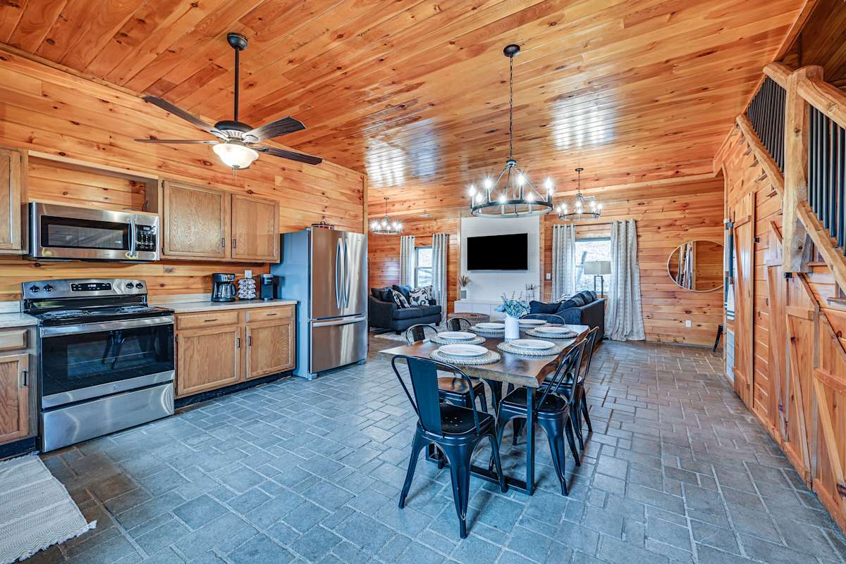 Bee Spring Cabin w/ Arcade Game Steps to Lake! Evolve