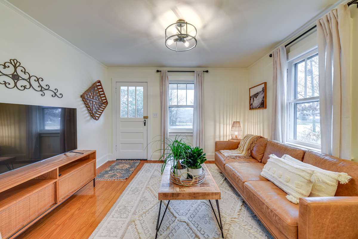 Charming Virginia Retreat w/ Covered Porch & Yard! Farmville, VA Evolve