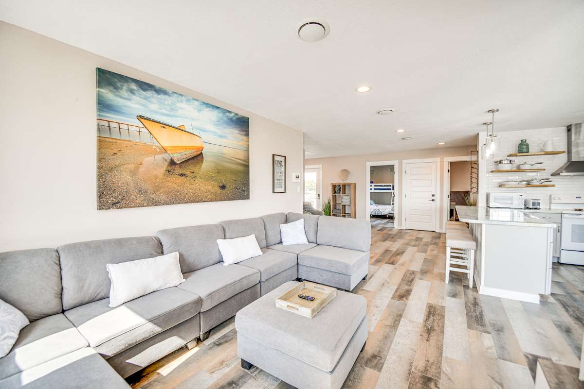 Bright Kitty Hawk Home w/ Hot Tub, Walk to Beach!