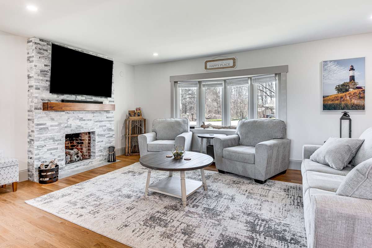 Beautiful Eliot Retreat w/ Fire Pit & Game Room! Evolve