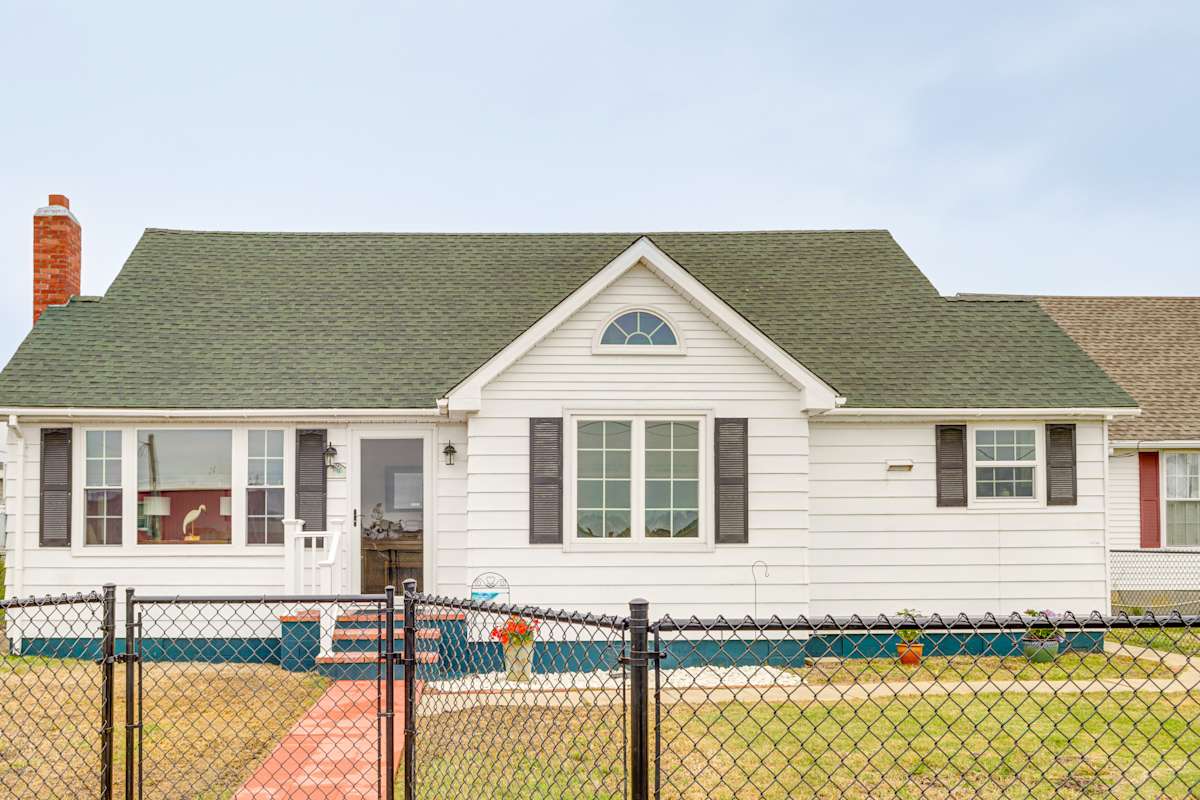 Unique Tangier Cottage w/ Chesapeake Bay Views! Evolve
