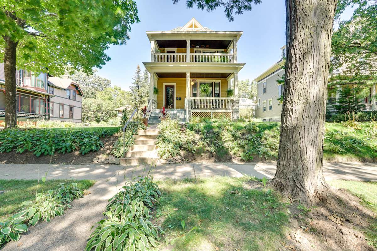 Historic Cathedral Hill Home w/ Shared Backyard! St Paul, MN Evolve