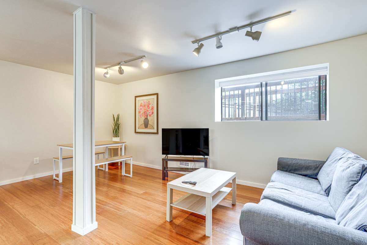 PetFriendly Apt 7 Mi to Downtown Seattle! Evolve