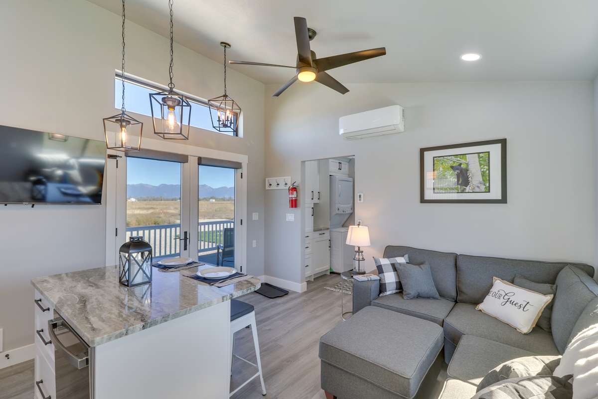 Luxe Tiny Home Mtn View, Close to Flathead Lake! Kalispell, MT Evolve