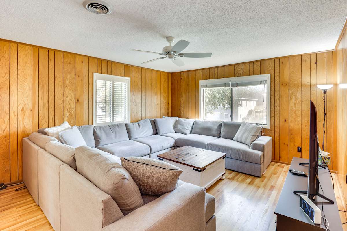 Close to Coastal Beaches & Bay Side to Sound