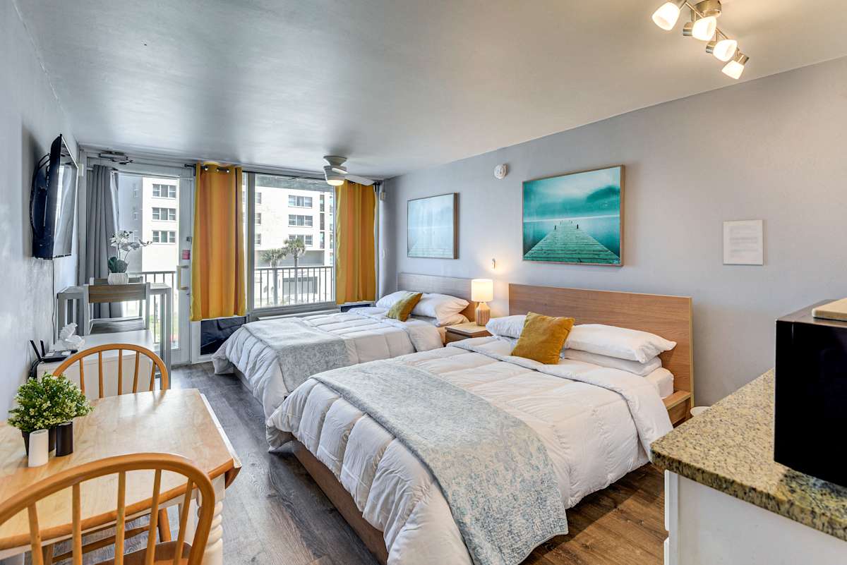 Beachfront Condo w/ Balcony on Florida’s Fun Coast
