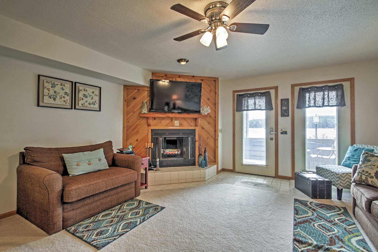 Waterfront Lake Delton Condo w/Pool & Spa Access!