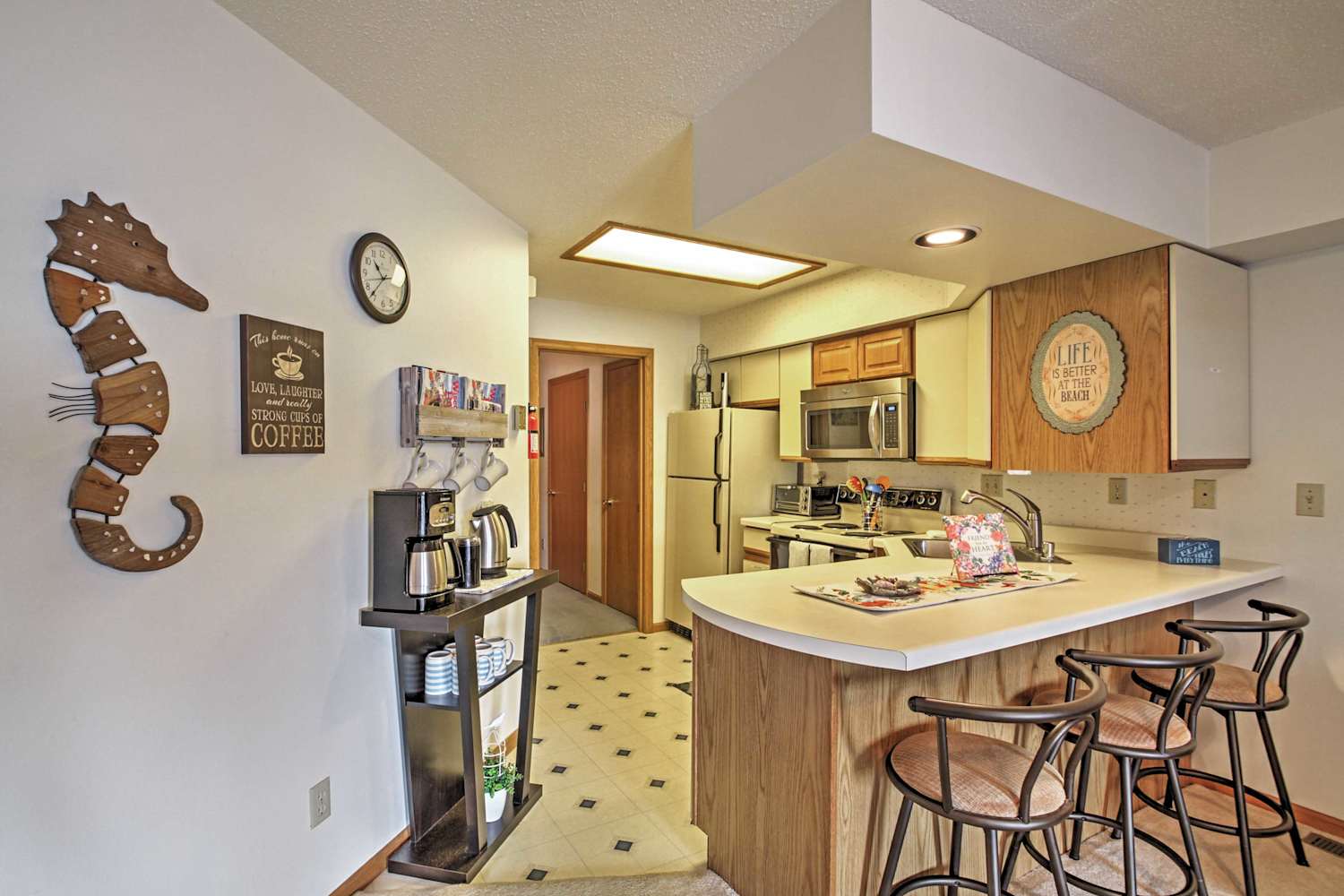 Waterfront Lake Delton Condo w/Pool & Spa Access!