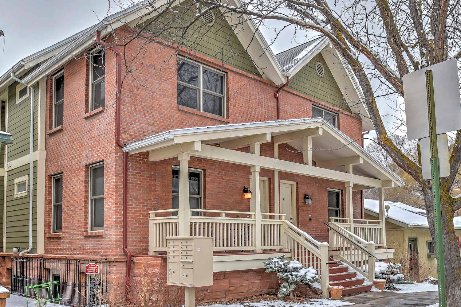 Cozy Central Glenwood Springs Condo w/ 2 Decks!