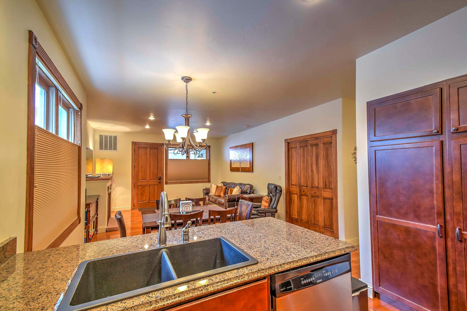 Cozy Central Glenwood Springs Condo w/ 2 Decks!
