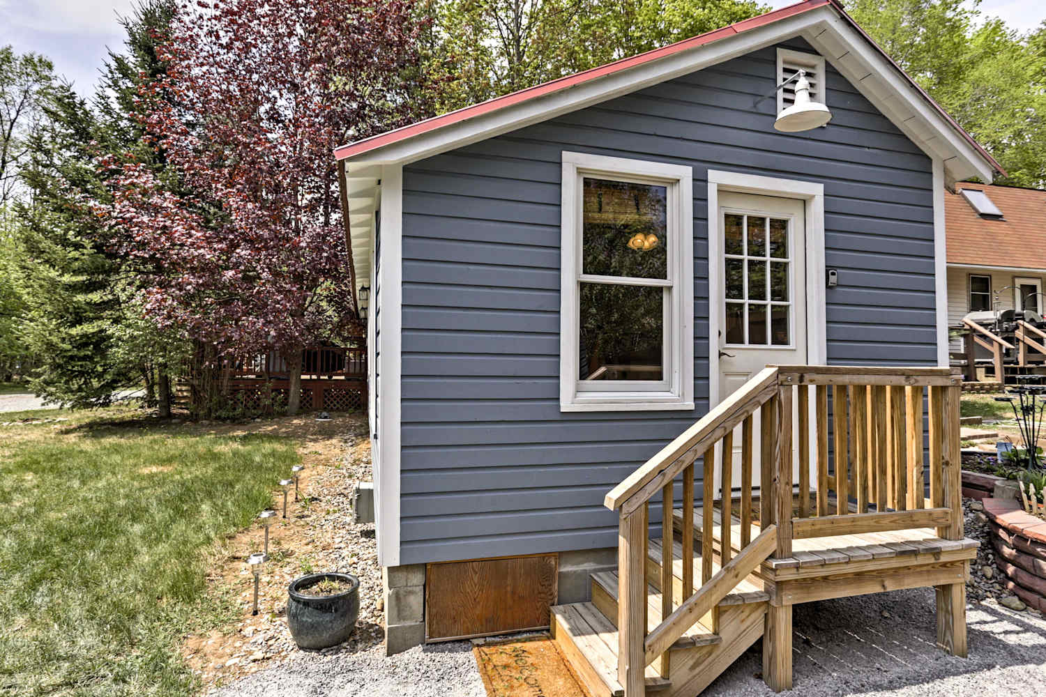 Bolton Landing CottageSteps to Beach!