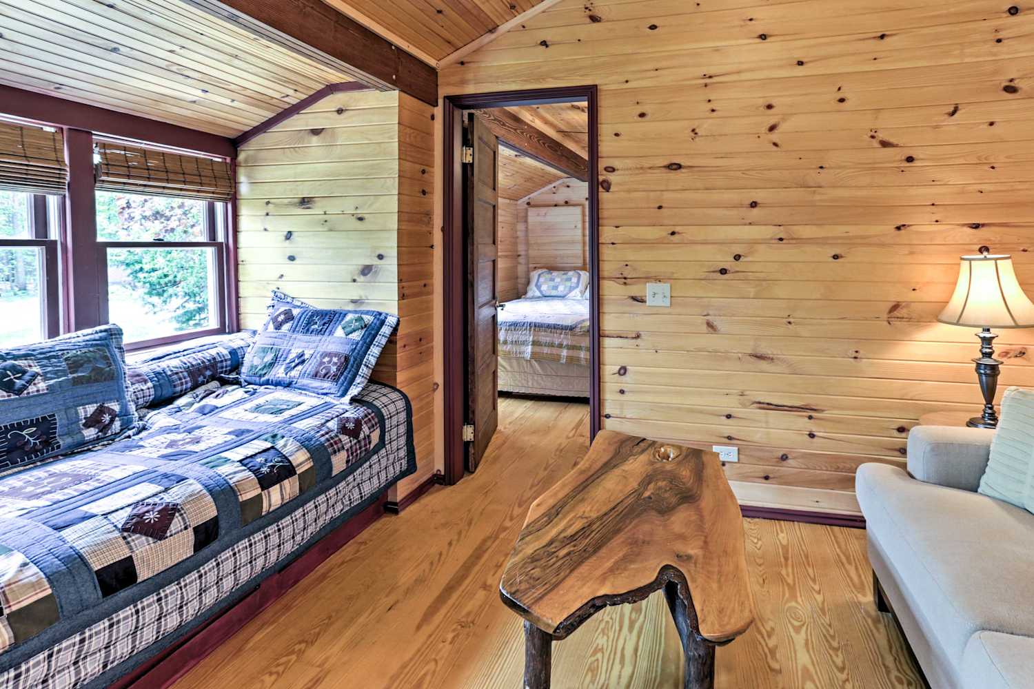 Bolton Landing CottageSteps to Beach!