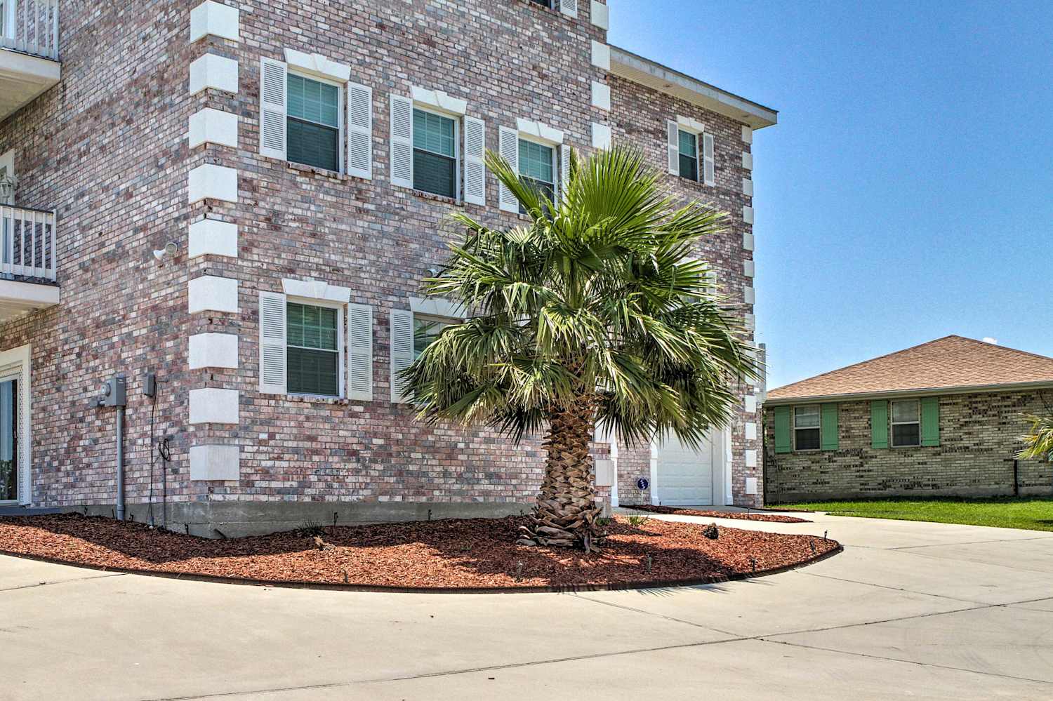 Waterfront Villa 23 Miles to Downtown New Orleans