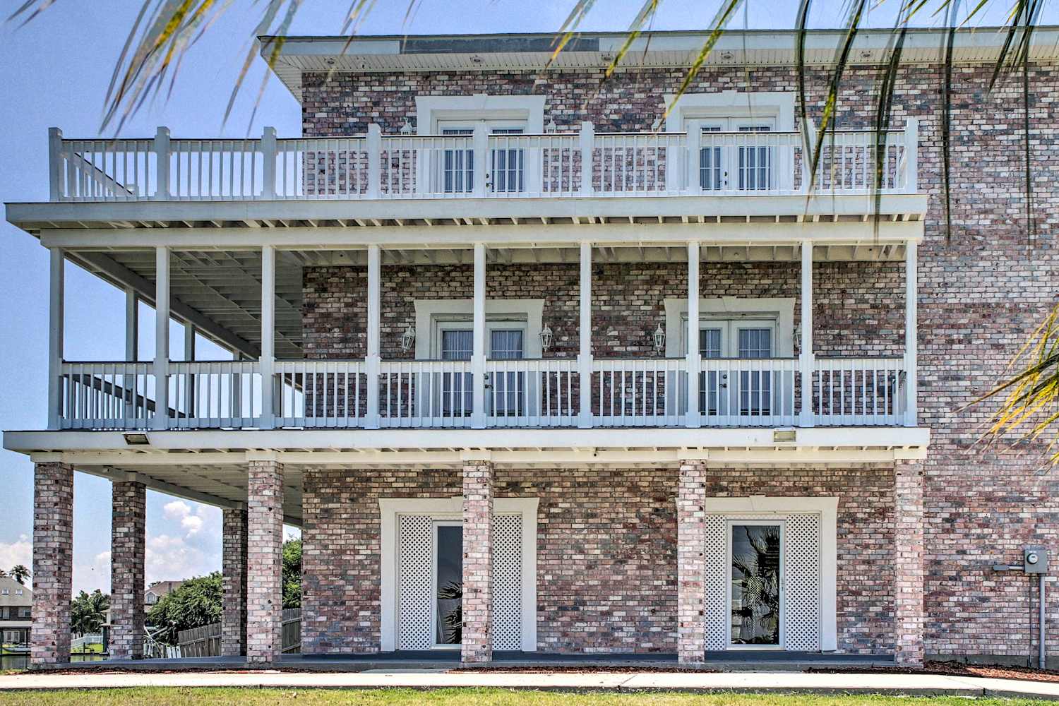 Waterfront Villa 23 Miles to Downtown New Orleans