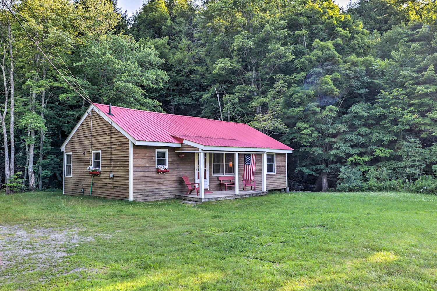 Cabin w/Deck Mins to Mt. Snow & Lake Raponda!