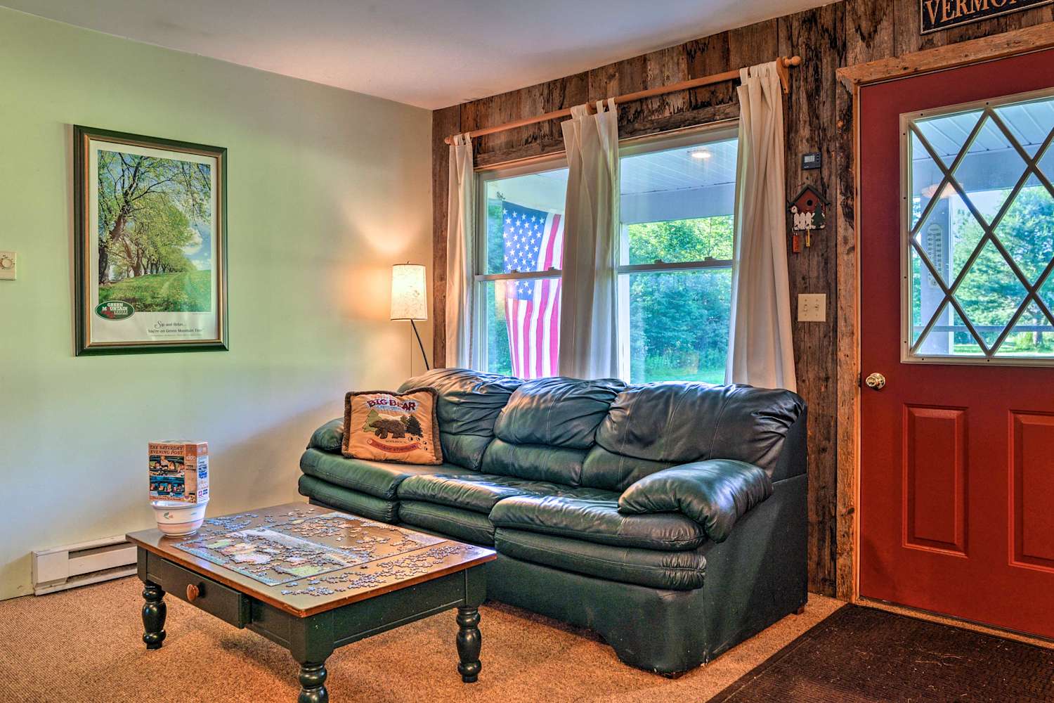 Cabin w/Deck Mins to Mt. Snow & Lake Raponda!