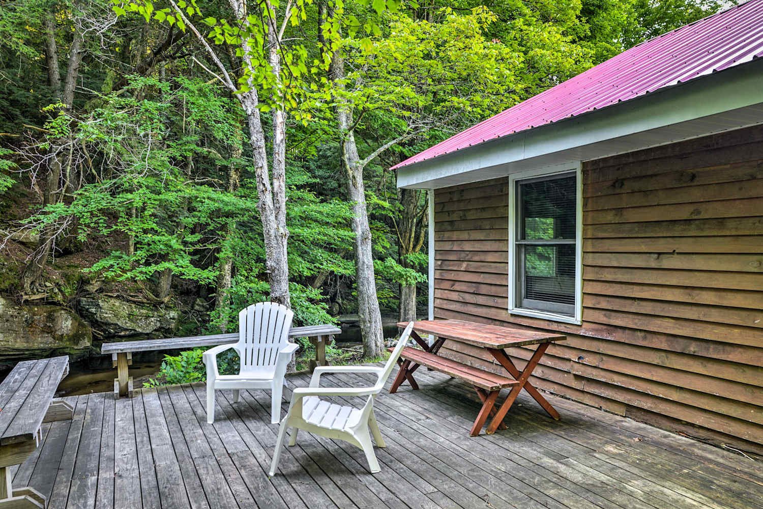 Cabin w/Deck Mins to Mt. Snow & Lake Raponda!