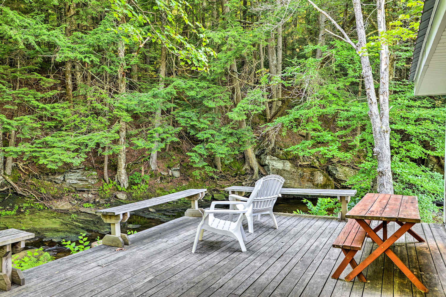 Cabin w/Deck Mins to Mt. Snow & Lake Raponda!