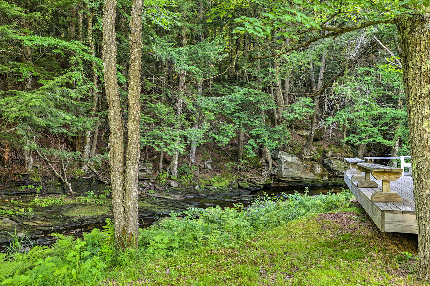 Cabin w/Deck Mins to Mt. Snow & Lake Raponda!