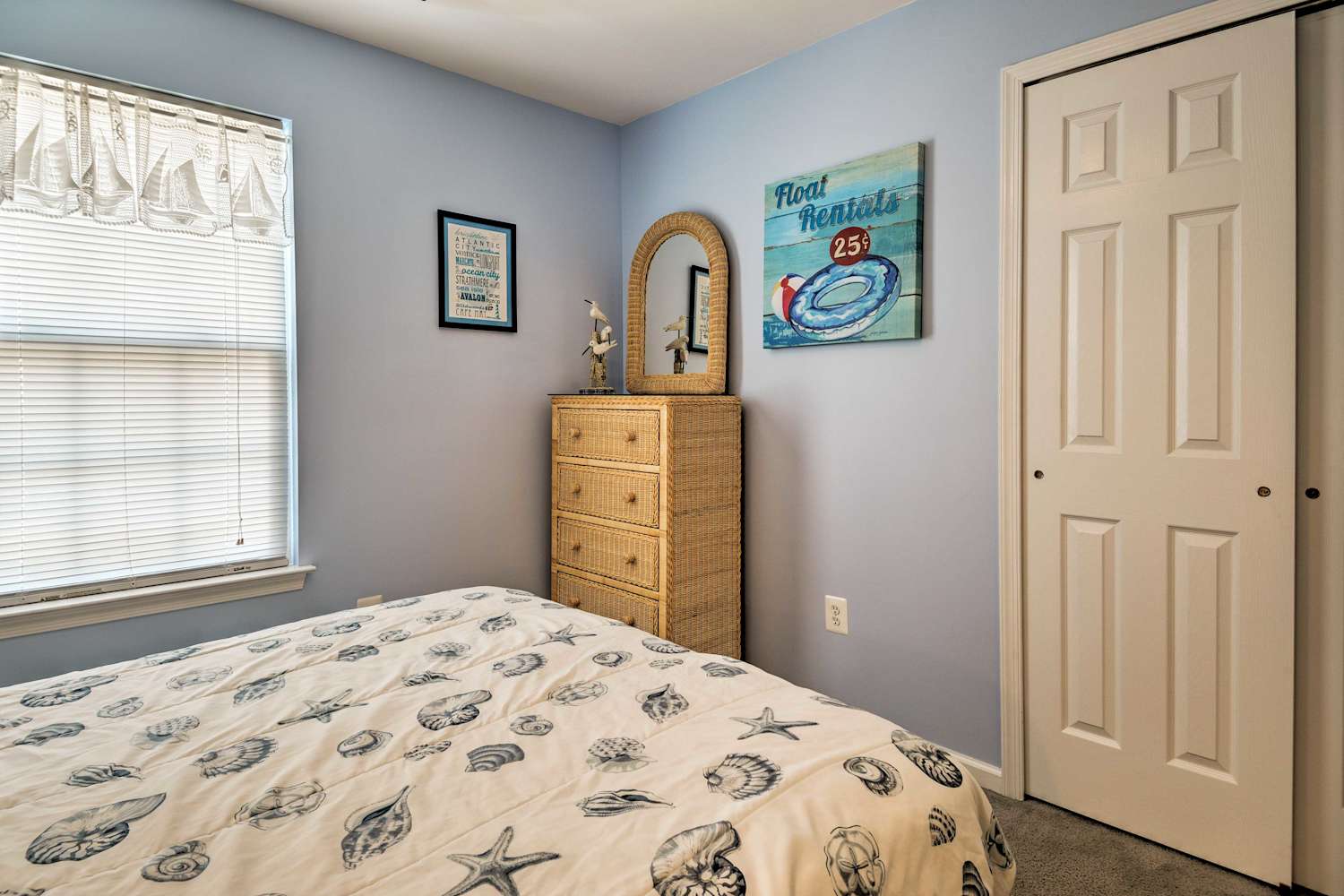 Wildwood Condo w/ Deck Near Convention Center!