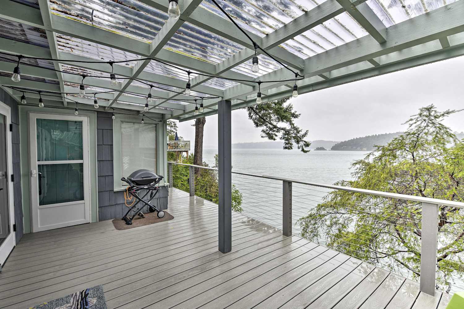 'The Nest' Waterfront La Conner Home!