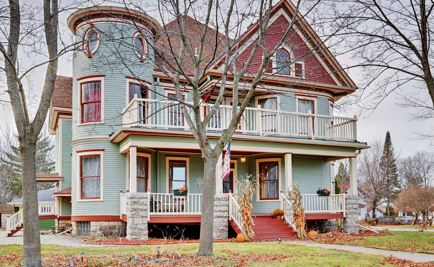 Shawano House w/ 4 Covered Porches & 3 Fireplaces!