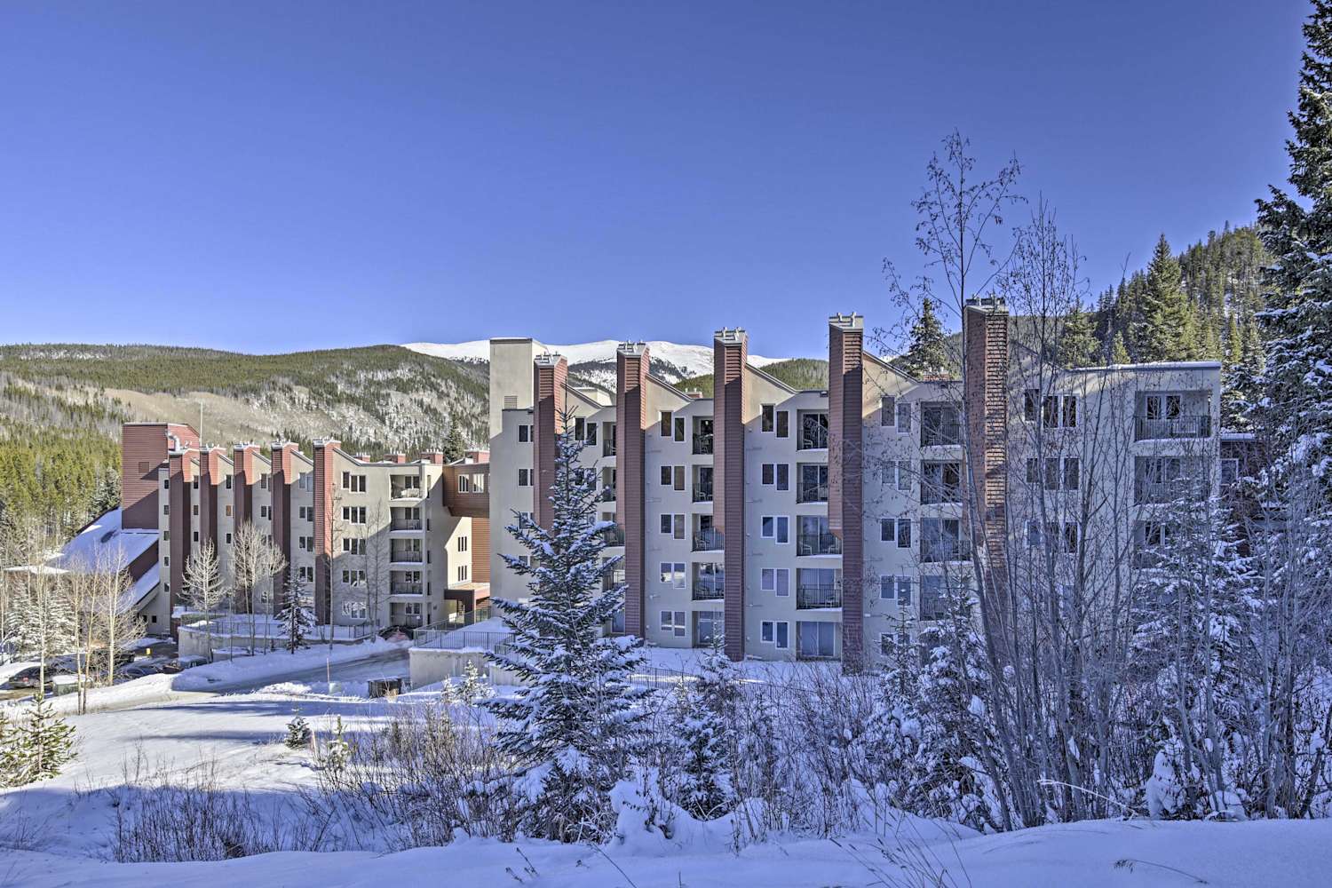 Winter Park SkiIn/SkiOut Condo w/ Mountain Views