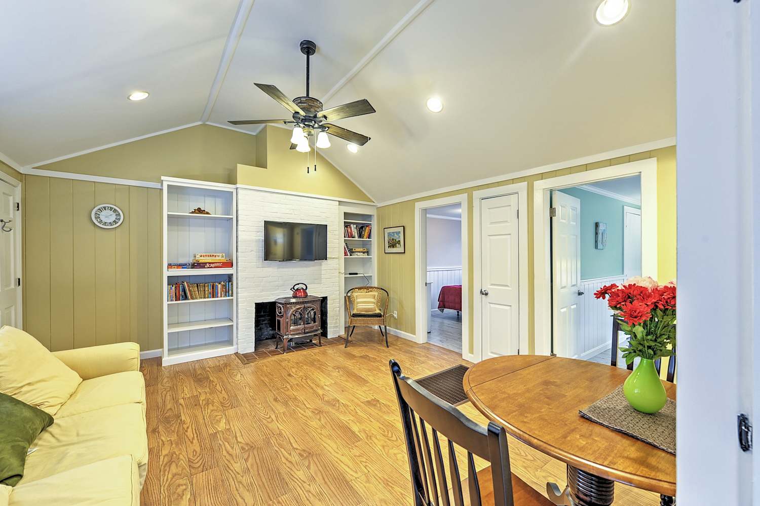 Classic Centerville Condo 3 Blocks from the Beach!